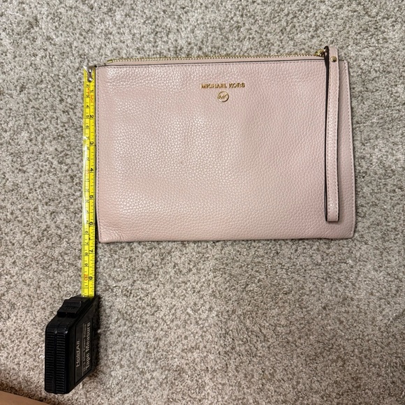 Michael Kors pink pebbled leather wristlet clutch - Picture 2 of 9